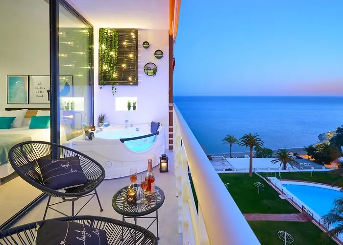 SUITE DEL MAR Luxury apartment with jacuzzi